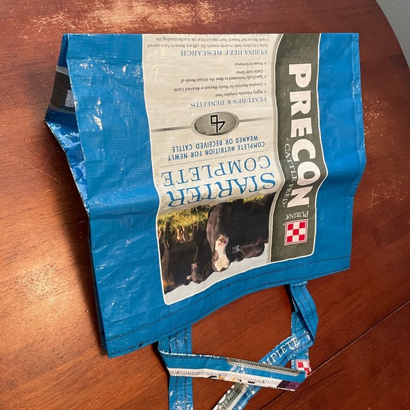 Durable plastic feed sack tote bag. - Picture 5 of 6